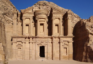 1280px-Petra_Jordan_BW_36
