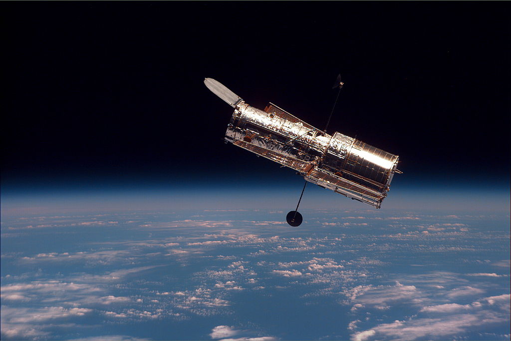 1024px-hubble_01
