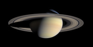 Saturn_from_Cassini_Orbiter_2004-10-06-300x153
