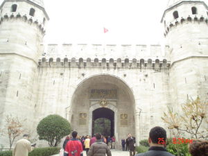 800px-Istanbul-Topkapi_Saray