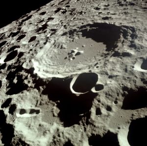 moon_dedal_crater