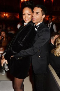 olivier-rousteing--Rihanna-Vogue-18May15-Rex_b_426x639