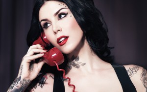 Kat-Von-D-on-phone