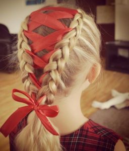 creative-christmas-hairstyles-16-58468cdc6ecda-605-61635-636x0