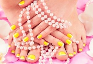 klasicheski-manikyur-i-pedikyur-s-obiknoven-ili-gel-lak-salon-laura-stayl-1_gr2