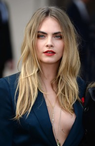 Cara-Delevingne---Burberry-Prorsum-Show-SS-2015-LFW--09