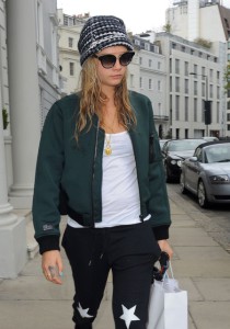 cara_delevingne_cara_delevingne_topshop_unique_show_london_fashion_week_springsummer_2015_lX6FBBBa.sized