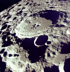 Moon_Dedal_crater