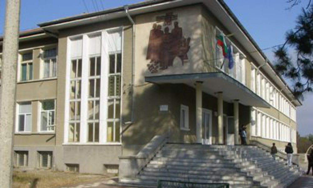 ОСНОВНО УЧИЛИЩЕ "КЛИМЕНТ ОХРИДСКИ" С. СМОЛНИЦА, ОБЛ. ДОБРИЧ
