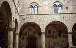 27_The Bargello inside court
