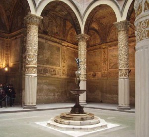 23_Palazzo Vecchio inside court