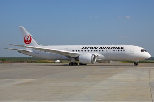 Japan_Airlines_Boeing_787-846_Dreamliner_Kustov